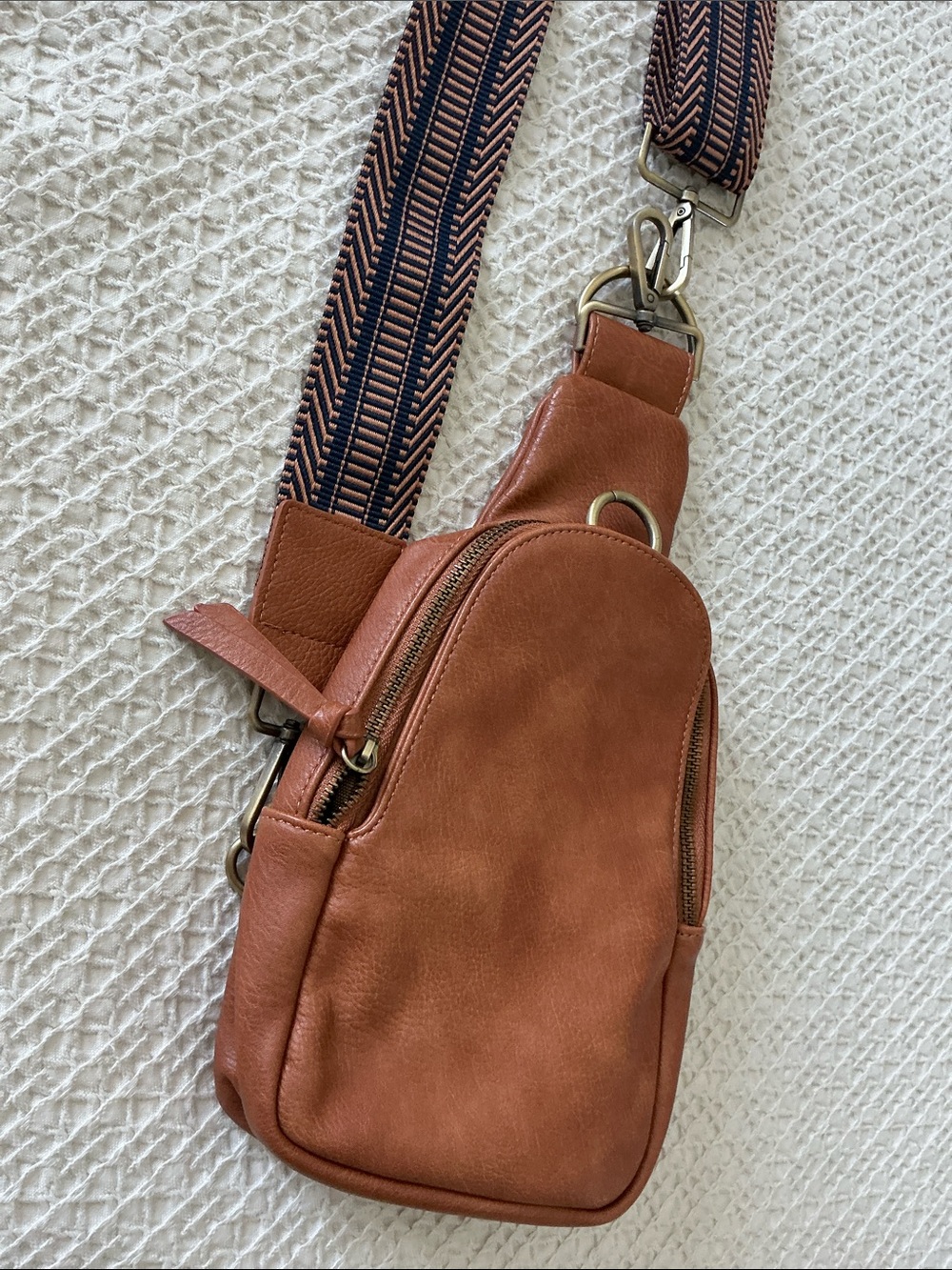 Anthropologie Urban Originals Tan Crossbody Sling Bag with Patterned Strap - Picture 2 of 9